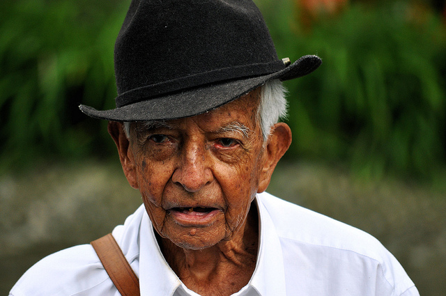 Se estima que solo uno de cada tres ancianos tiene pensión / Foto Flickr - Gabriel Vasquez