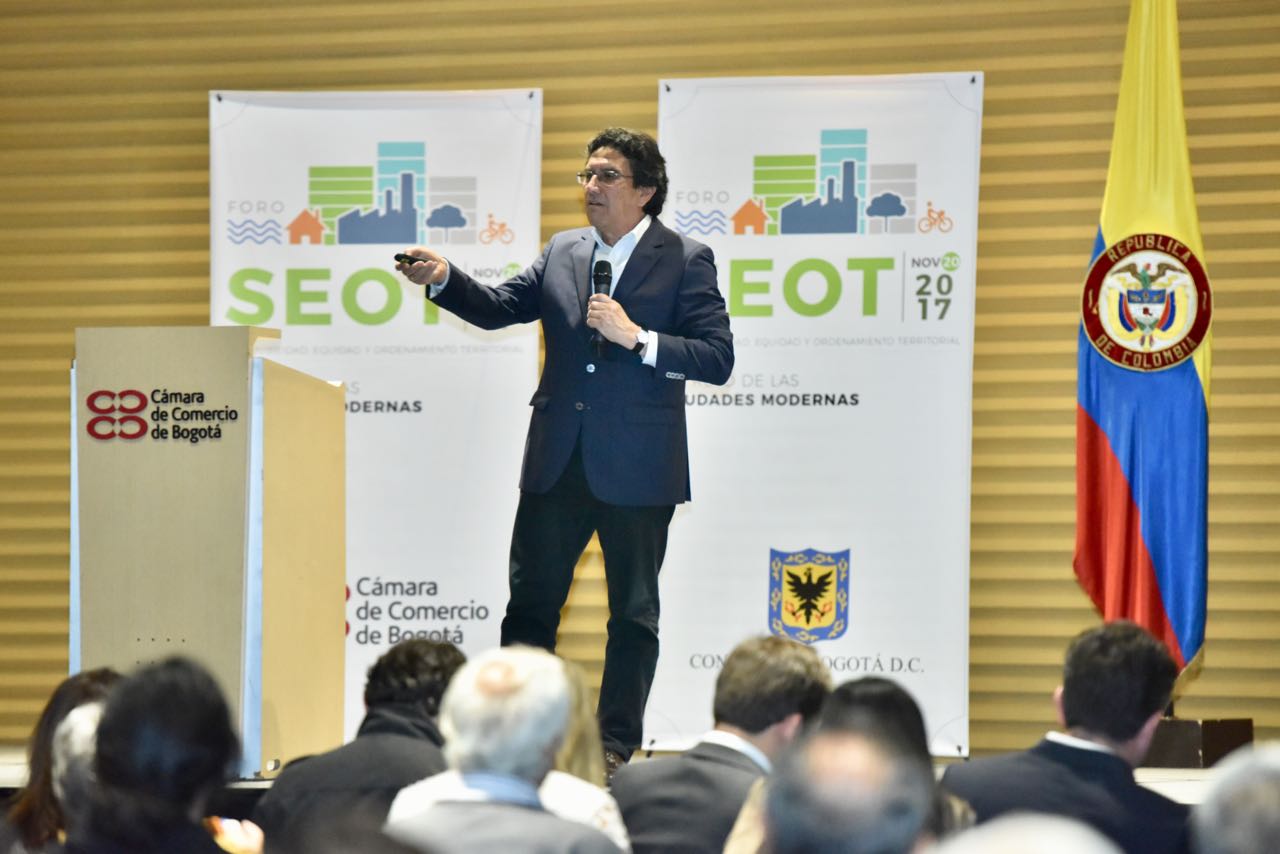 Profesor Fernando Viviescas en Foro SEOT 2017