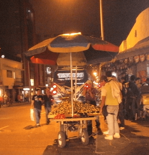 Ventas ambulantes de “Carretilleros”. Medellín 