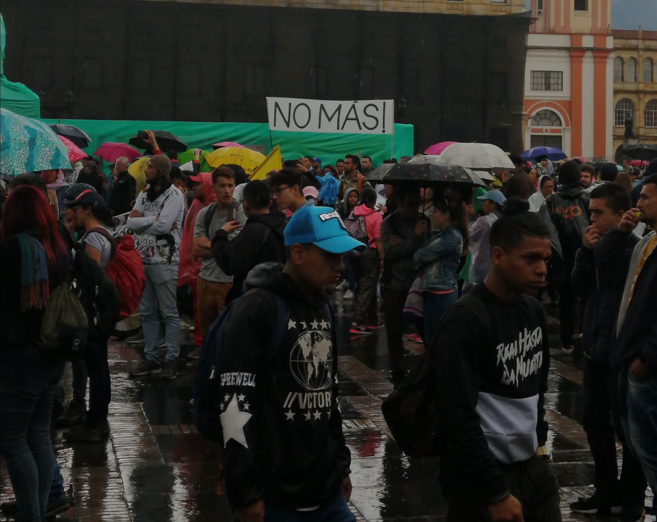 Manifestación en la Plaza de Bolívar de Bogotá - 21N / Foto Paola Medellín