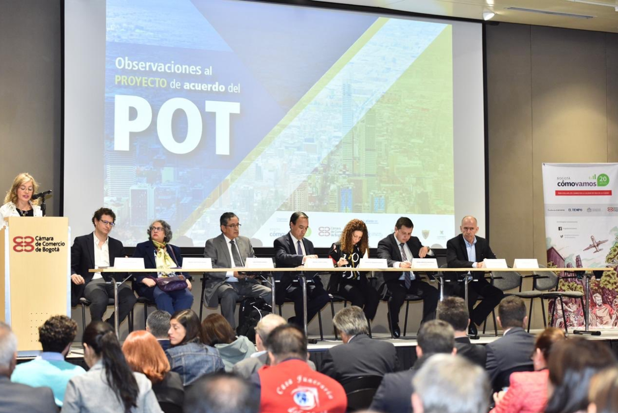 Presentación de las observaciones al proyecto de Acuerdo del POT de Bogotá / Foto Cámara de Comercio de Bogotá