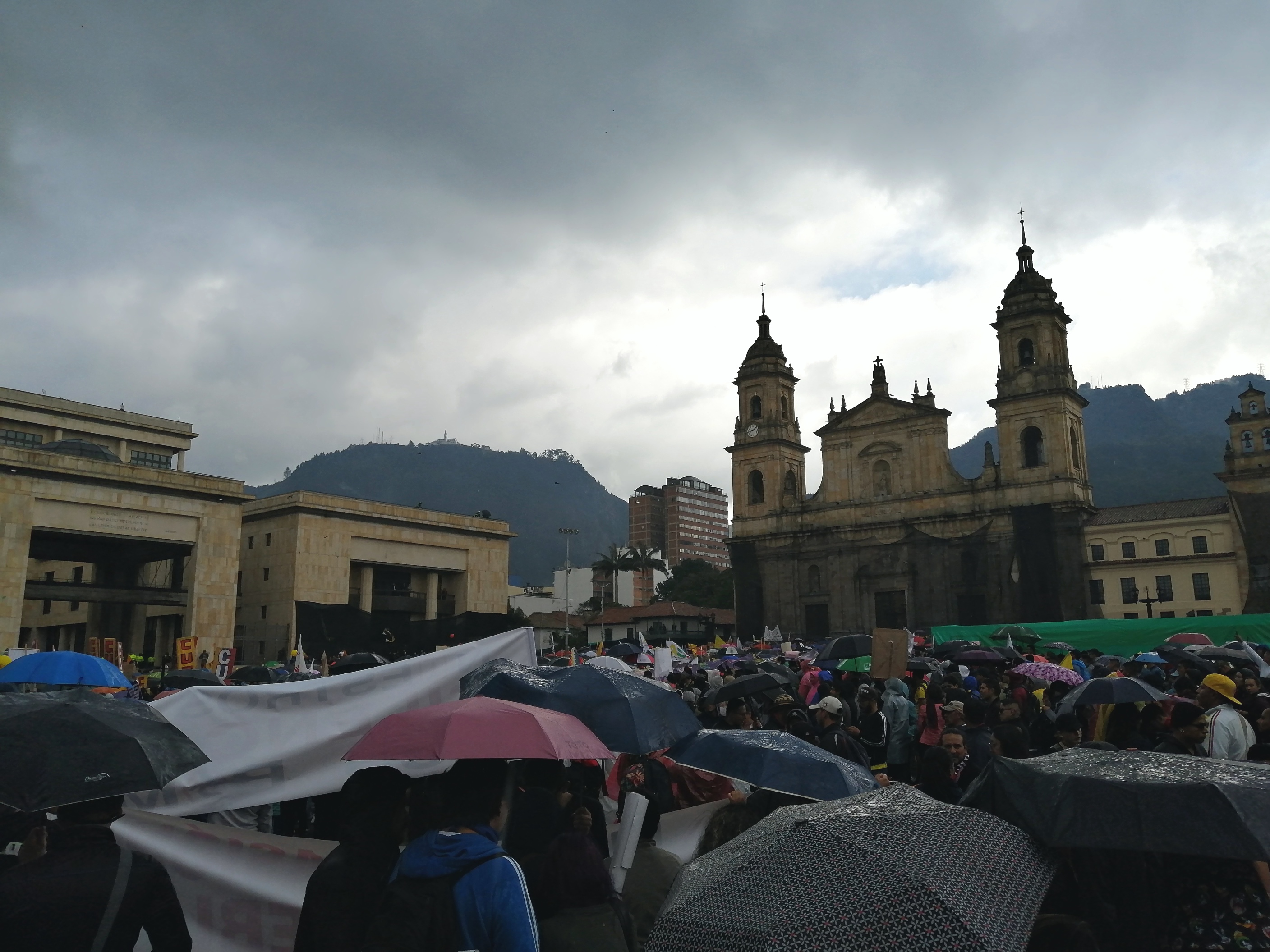 Concentración en la Plaza de Bolívar de Bogotá - 21N / Foto Paola Medellín