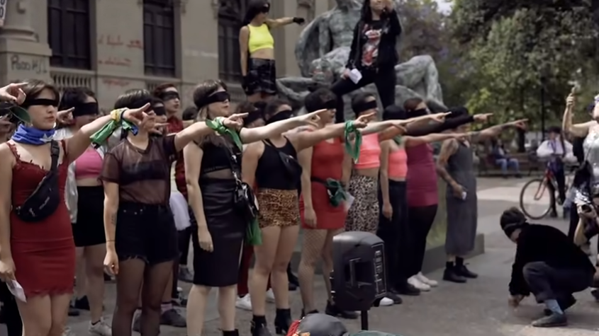Performance 'Un violador en tu camino' realizado en Santiago de Chile