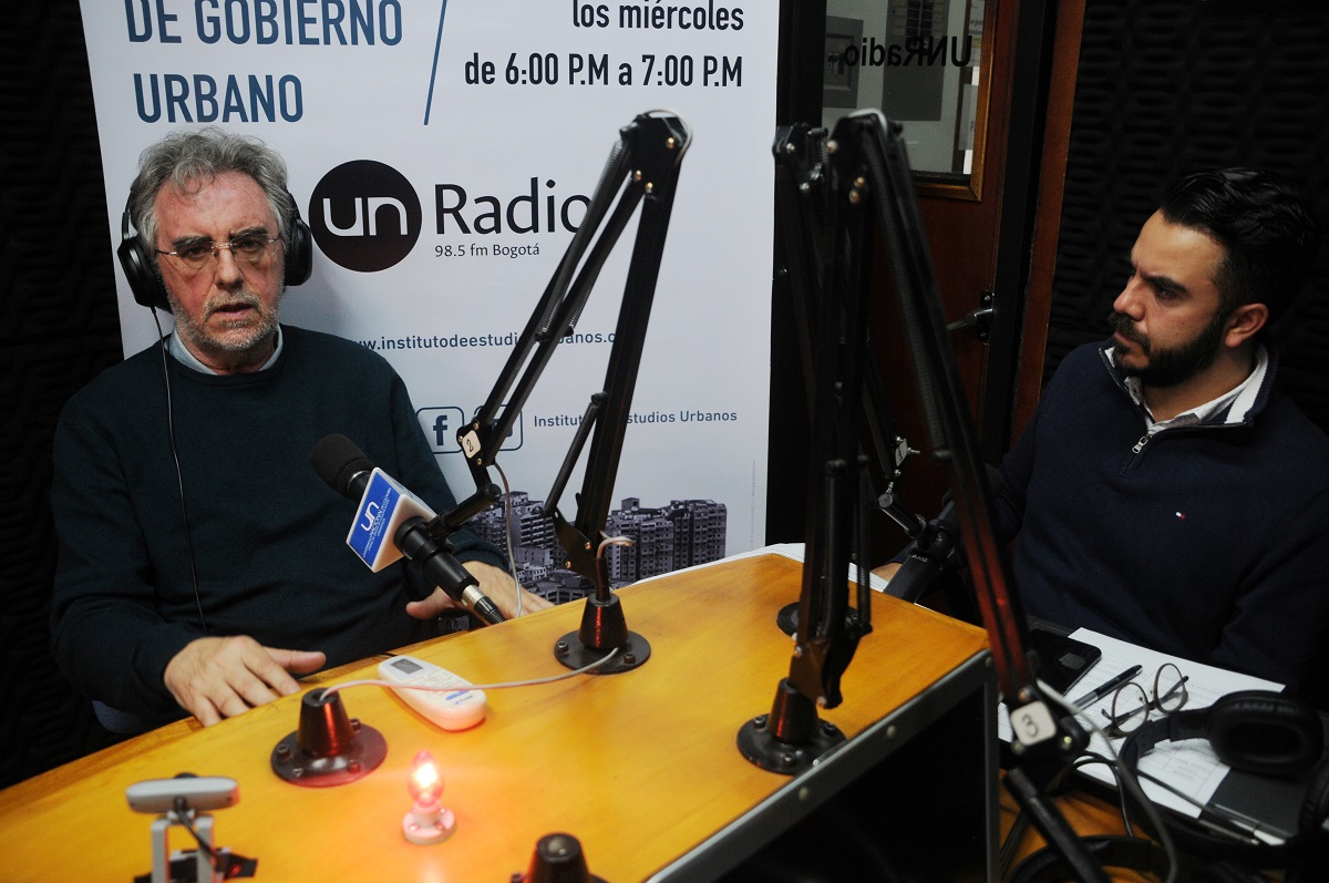 Investigador Tomás Pérez Vejo y el profesor Miguel Silva, director del programa Observatorio de Gobierno Urbano